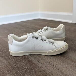 Veja Esplar Velcro Sneaker: Size 7